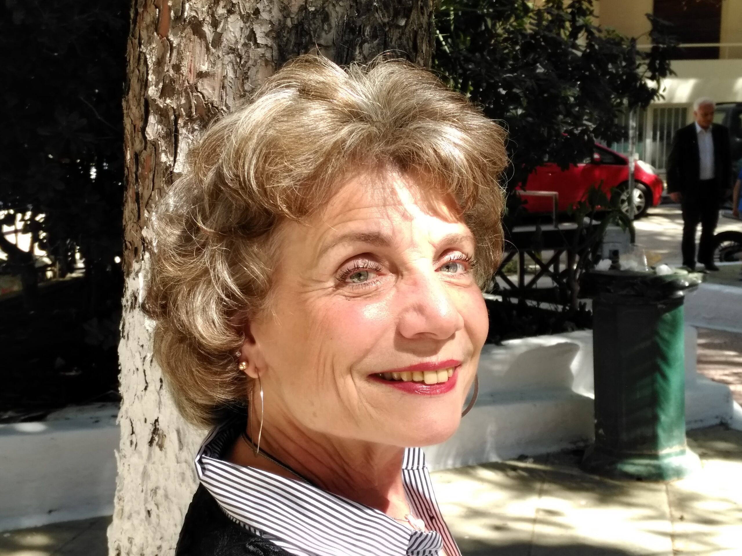 ΓΙΑ ΤΑ ΜΑΤΙΑ ΤΗΣ ΜΟΝΟ